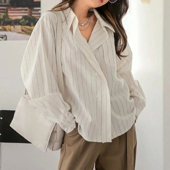 White Elegant Women's Striped Print Drop Shoulder Shirt - Picture 4 of 8